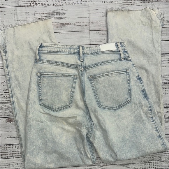 Hollister Curvy Ultra High-Rise Dad Light Wash Denim Sz. 7R - Picture 7 of 8